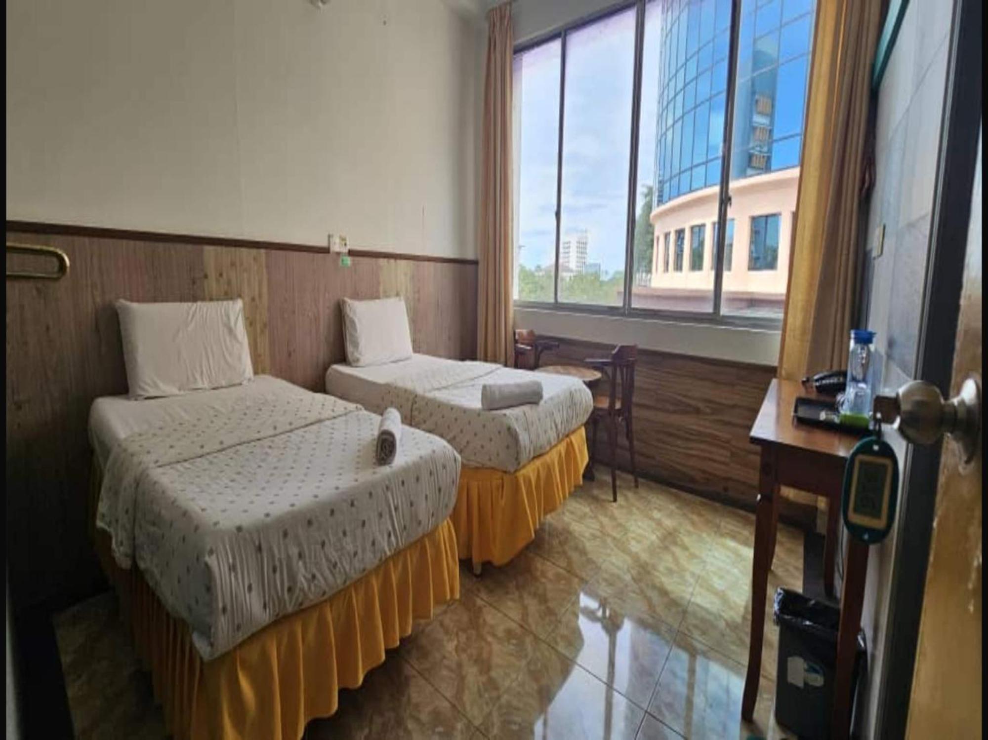 Oyo 90979 Sianglory Inn كوتا كينابالو المظهر الخارجي الصورة