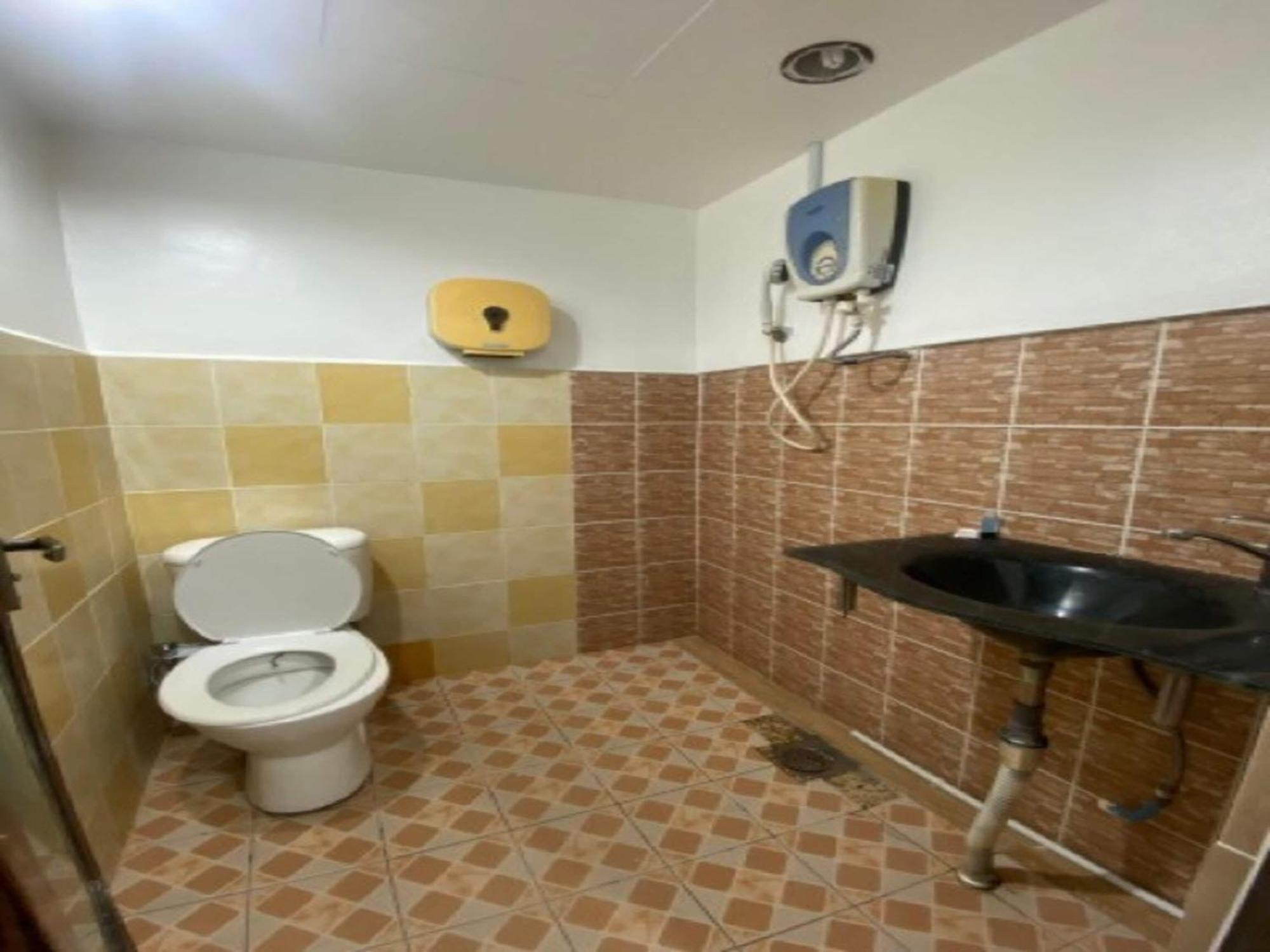 Oyo 90979 Sianglory Inn كوتا كينابالو المظهر الخارجي الصورة