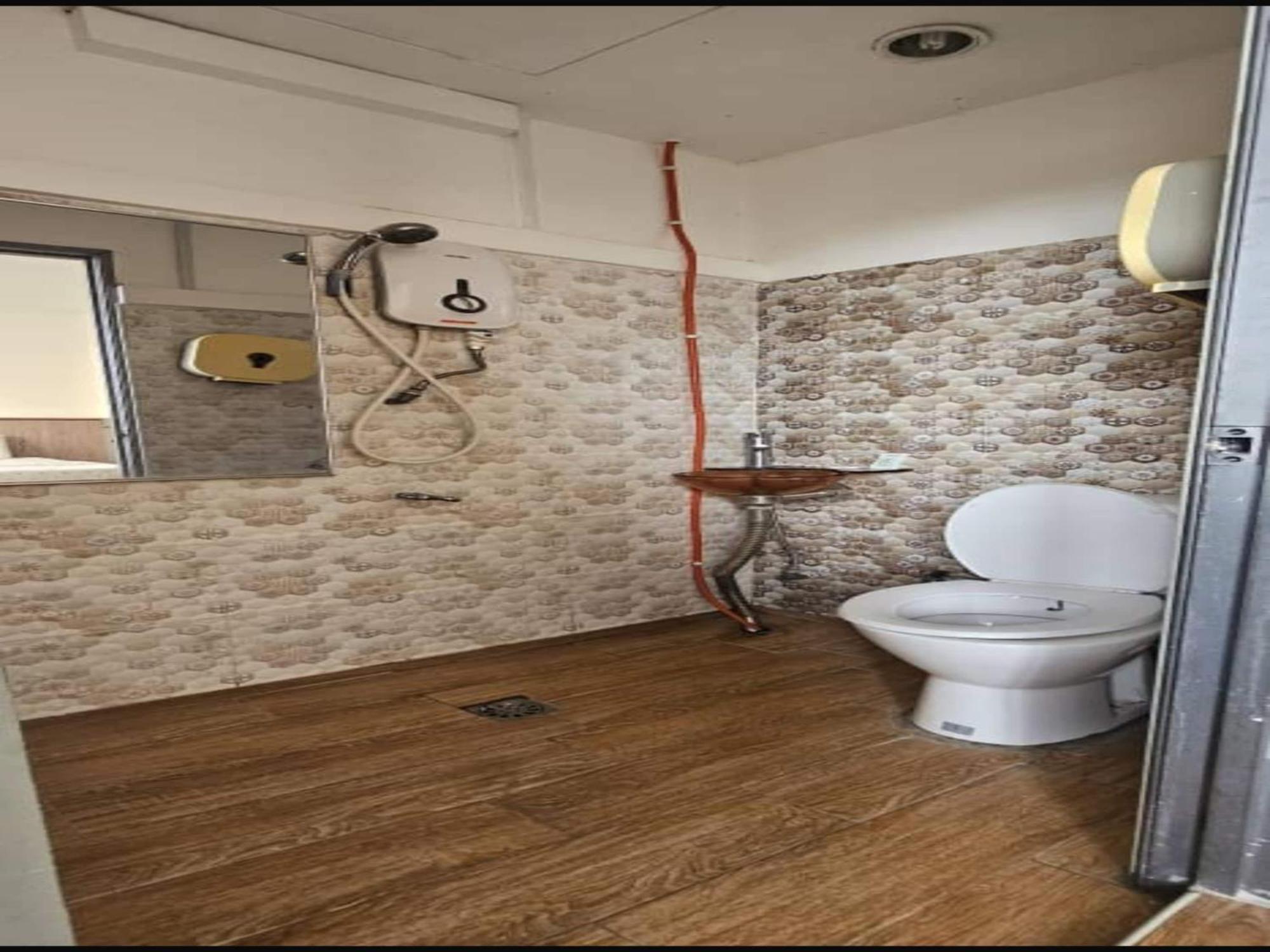 Oyo 90979 Sianglory Inn كوتا كينابالو المظهر الخارجي الصورة