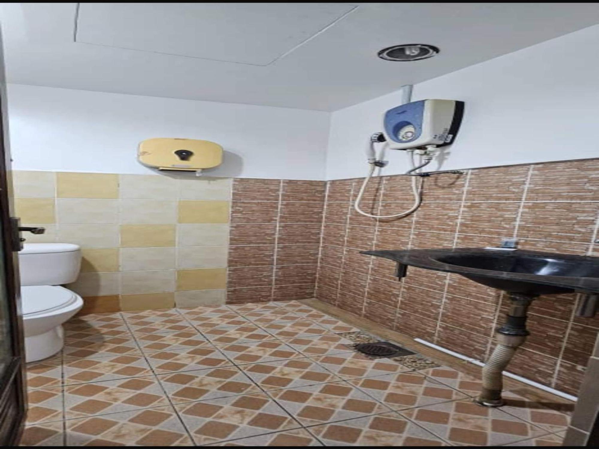 Oyo 90979 Sianglory Inn كوتا كينابالو المظهر الخارجي الصورة